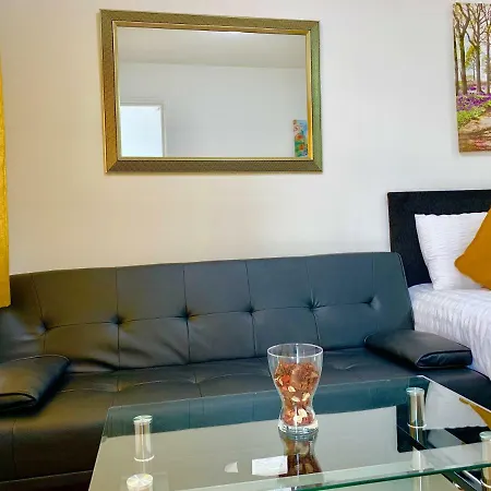 3 Bedrooms, 3 Baths, Spacious Lounge, Full Kitchen, Garden, Ground Floor, Free Parking